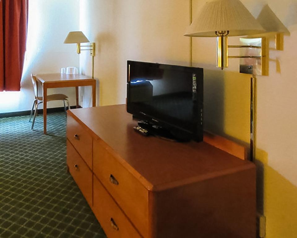 Econo Lodge Inn & Suites Johnson City Εξωτερικό φωτογραφία