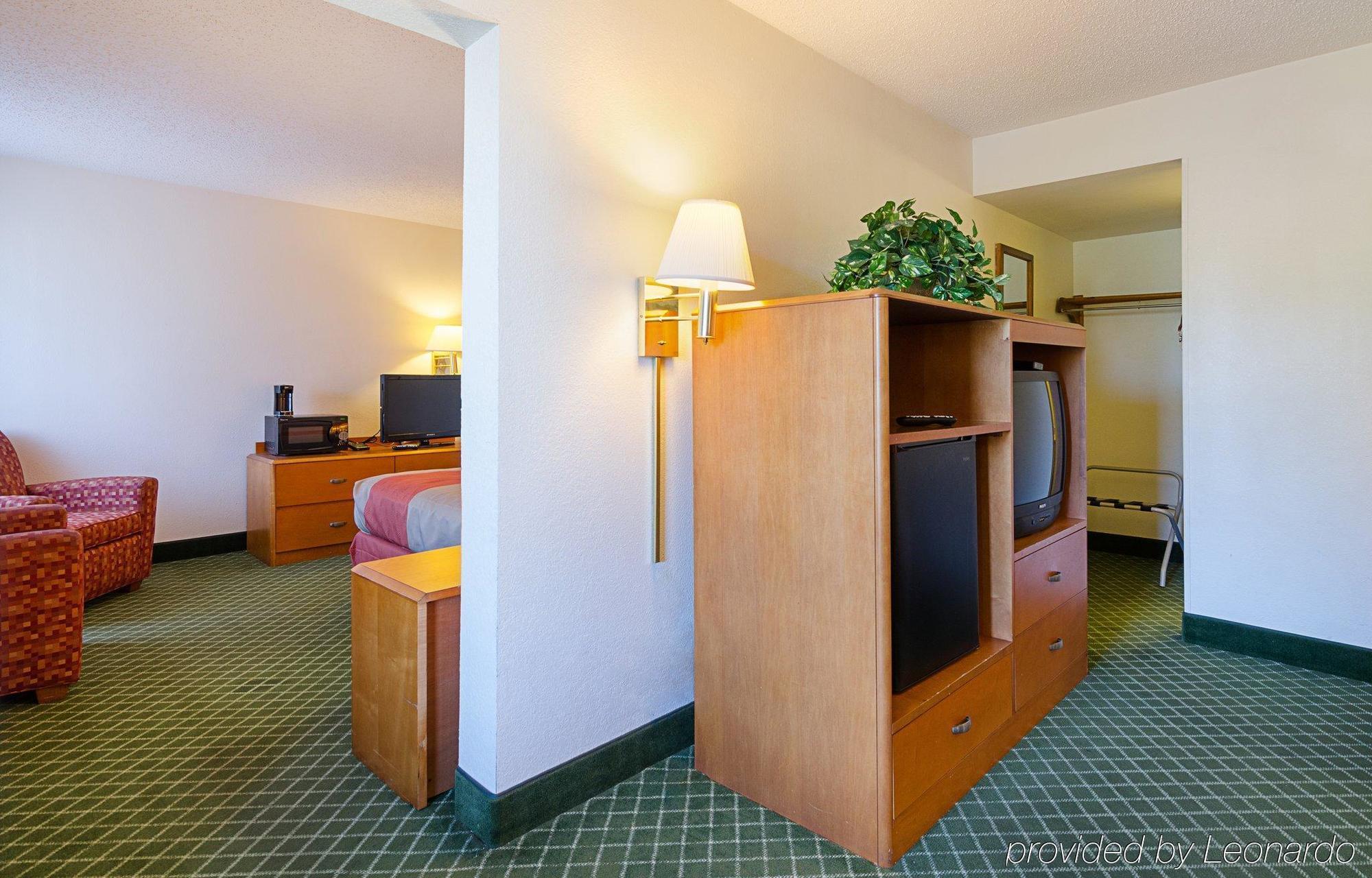 Econo Lodge Inn & Suites Johnson City Εξωτερικό φωτογραφία