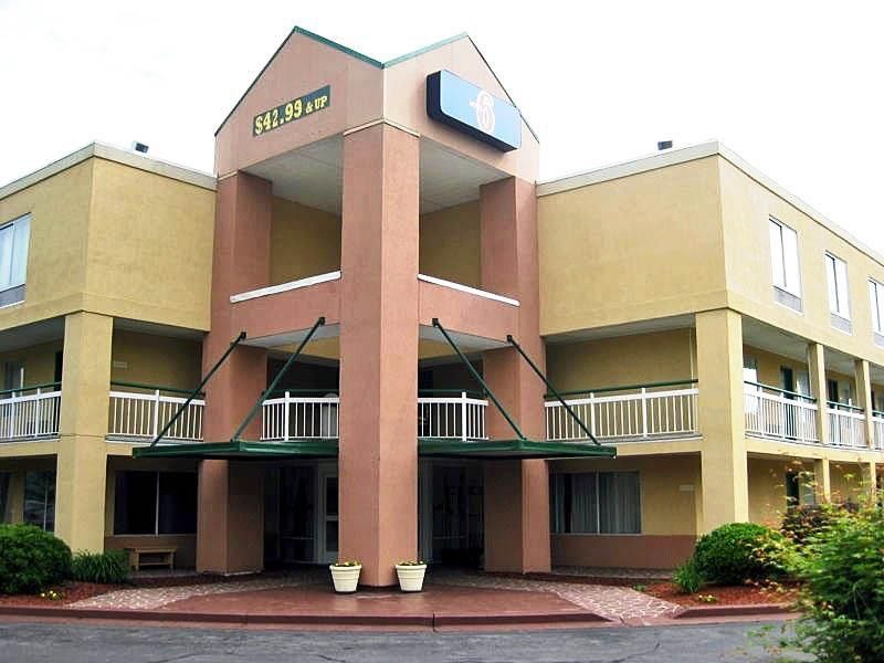 Econo Lodge Inn & Suites Johnson City Εξωτερικό φωτογραφία