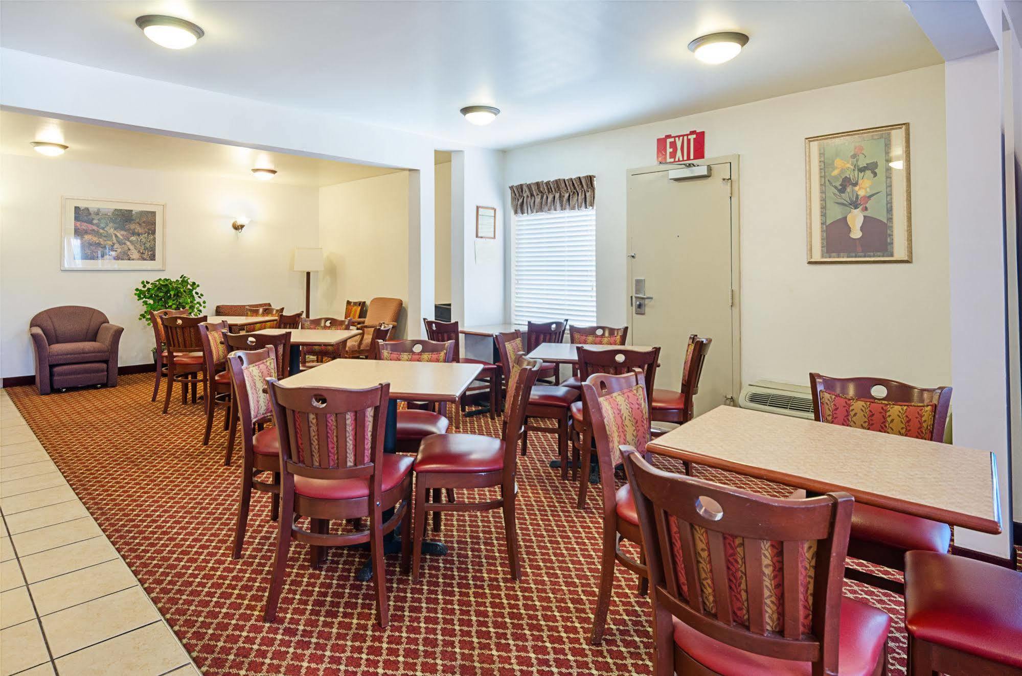 Econo Lodge Inn & Suites Johnson City Εξωτερικό φωτογραφία