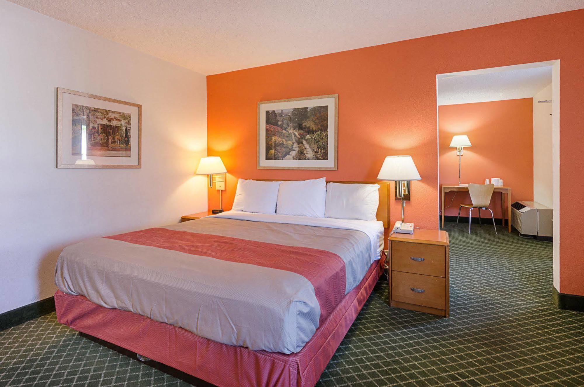 Econo Lodge Inn & Suites Johnson City Εξωτερικό φωτογραφία