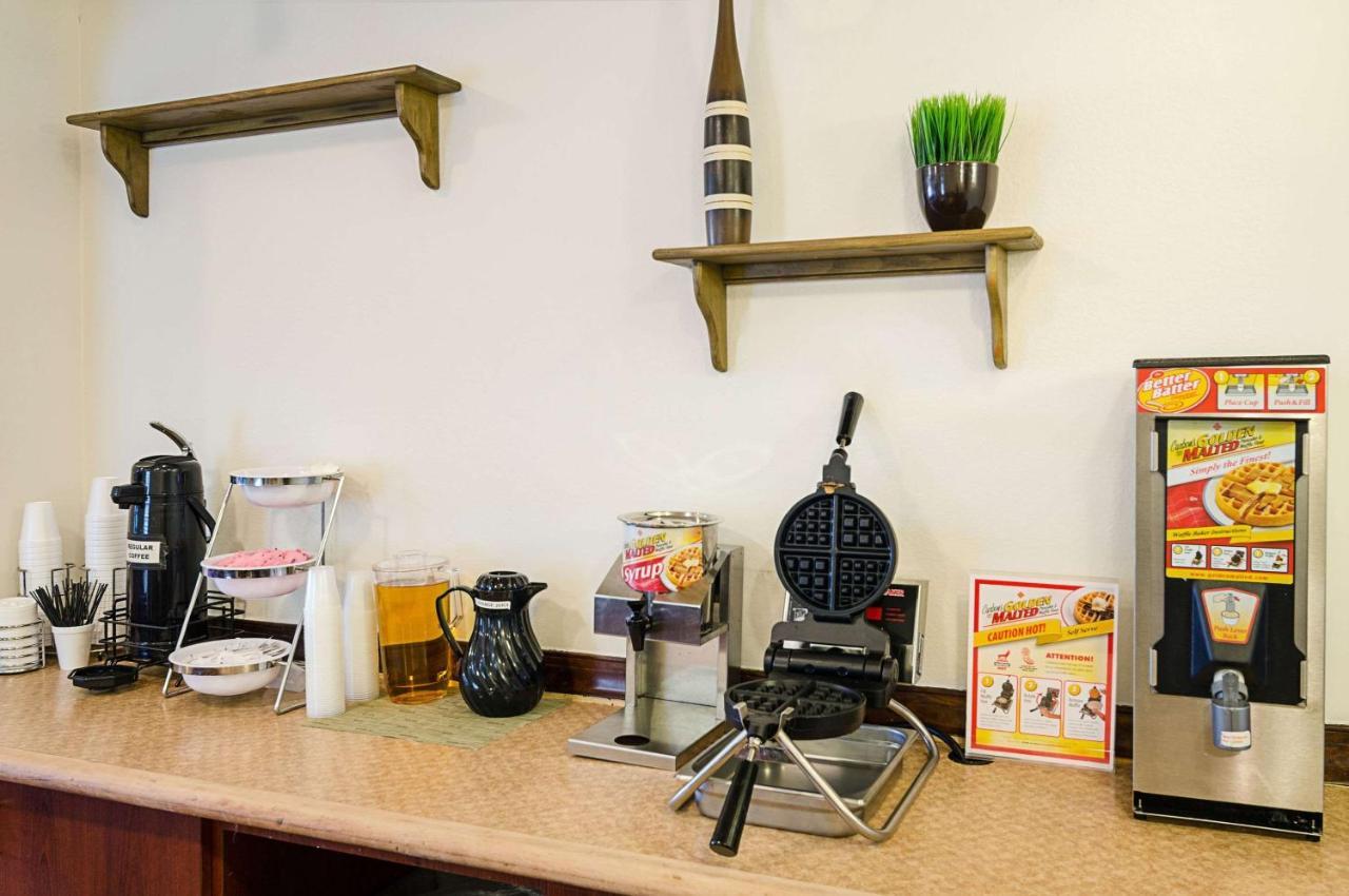 Econo Lodge Inn & Suites Johnson City Εξωτερικό φωτογραφία