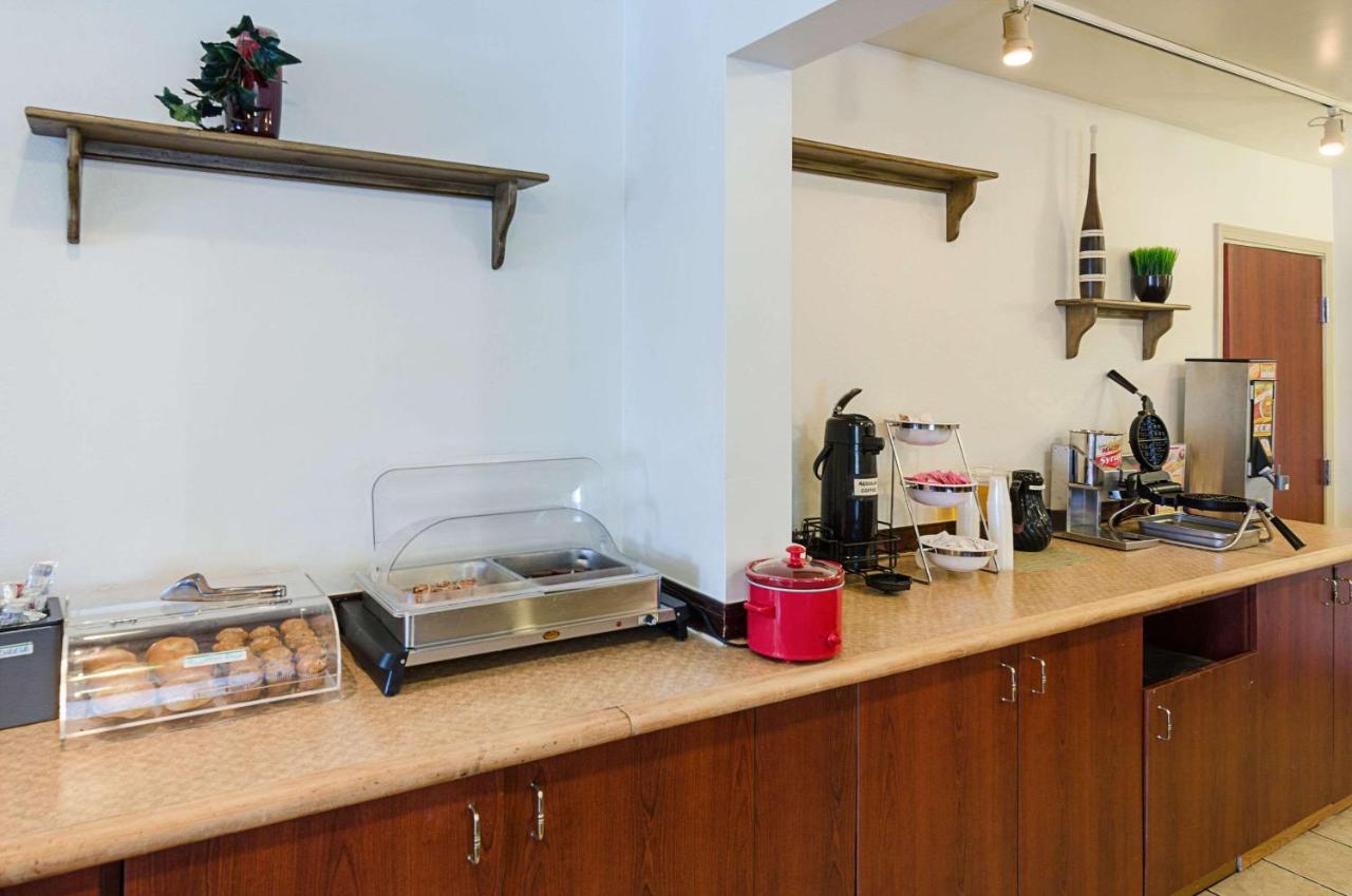 Econo Lodge Inn & Suites Johnson City Εξωτερικό φωτογραφία